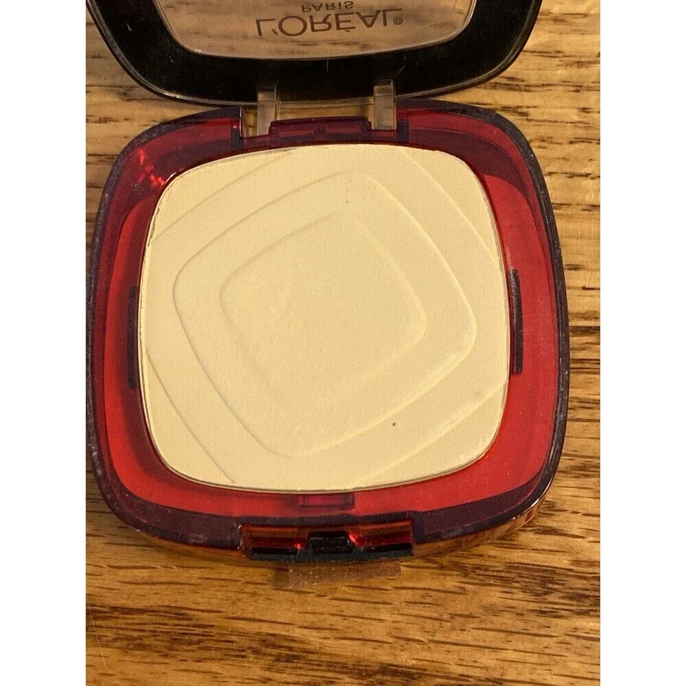 L'Oreal Infallible 24H Fresh Wear Foundation in a Powder 10 Porcelain NEW *SEE